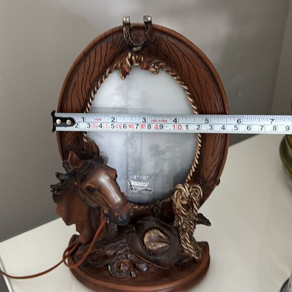 HORSESHOE PHOTO FRAME. - Picture 2 of 5